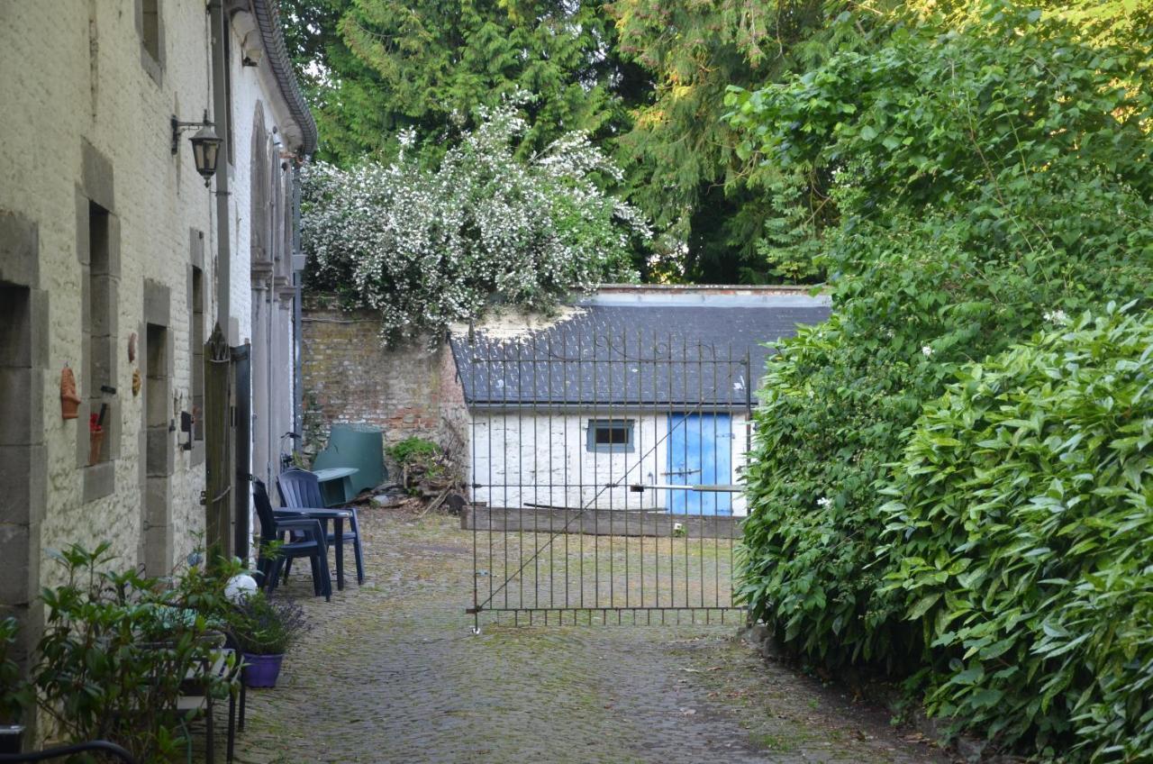 La Gentilhommiere Du Chateau De Bed and breakfast Ragnies